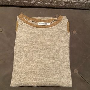 Cotton oversized lightweight sweater with yellow accent and front pockets